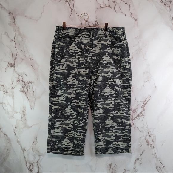 Orvis Pants - Orvis Pants Womens 12 Large Camo Capri Trout Bum Cotton Digital Woodland Crop